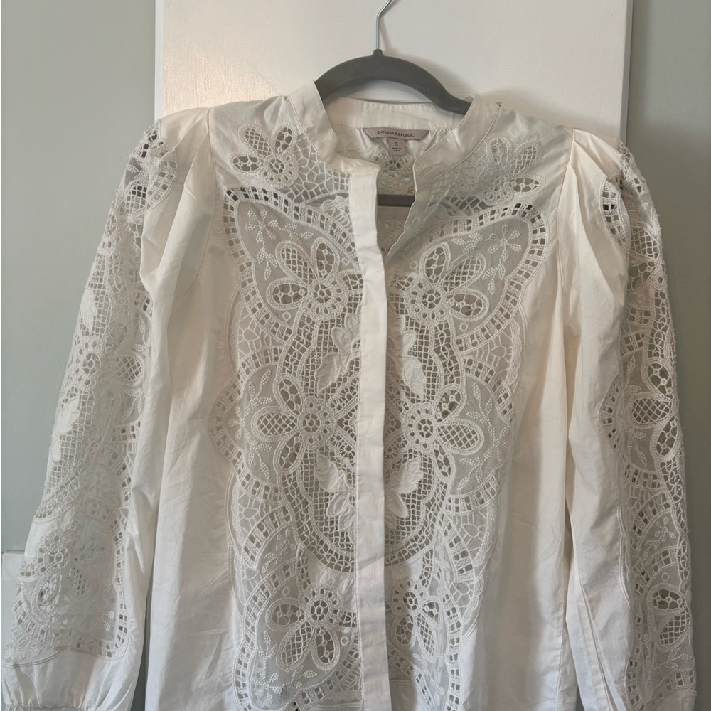 Mariana lace blouce.Banana Republic White Lace Detail Blouse